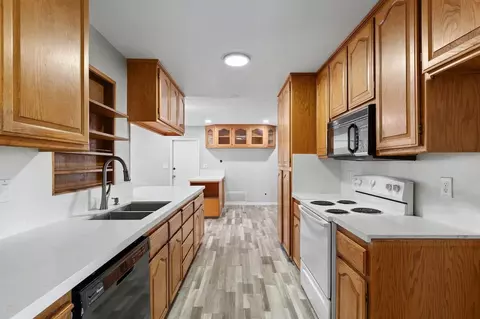 Kitchen - 1460 Ridgecrest Dr, Manteca, CA 95336 photo 1 of 3
