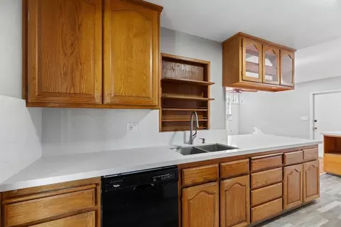 Kitchen - 1460 Ridgecrest Dr, Manteca, CA 95336 photo 2 of 3