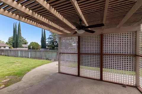 Exterior - 1460 Ridgecrest Dr, Manteca, CA 95336 photo 5 of 17