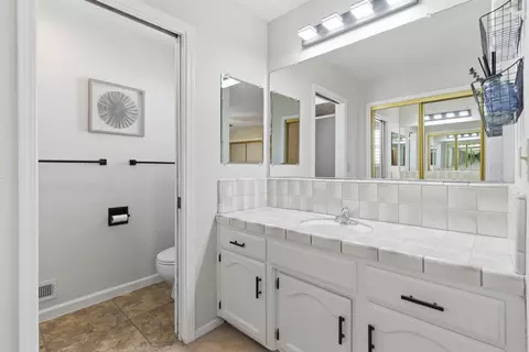 Bath - 749 Nancy Dr, Ripon, CA 95366 photo 4 of 5