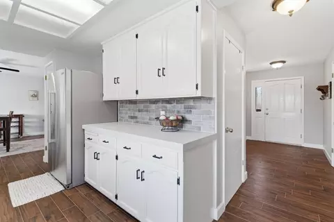 Entry Way - 749 Nancy Dr, Ripon, CA 95366 photo 4 of 8