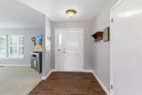 Entry Way - 749 Nancy Dr, Ripon, CA 95366 photo 2 of 8