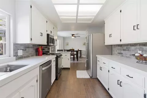 Kitchen - 749 Nancy Dr, Ripon, CA 95366 photo 4 of 5