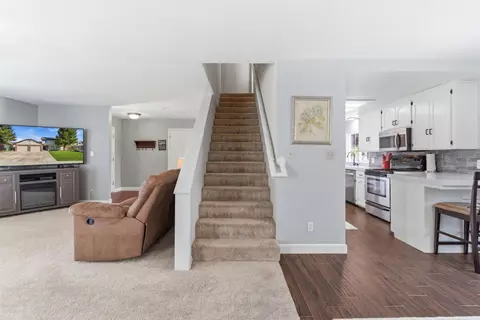 Entry Way - 749 Nancy Dr, Ripon, CA 95366 photo 6 of 8