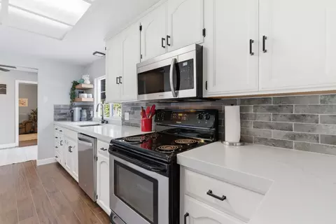 Kitchen - 749 Nancy Dr, Ripon, CA 95366 photo 2 of 5