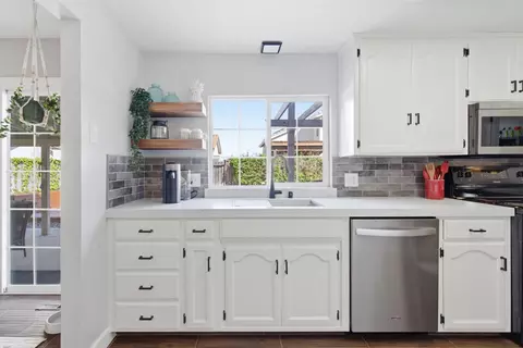 Kitchen - 749 Nancy Dr, Ripon, CA 95366 photo 5 of 5