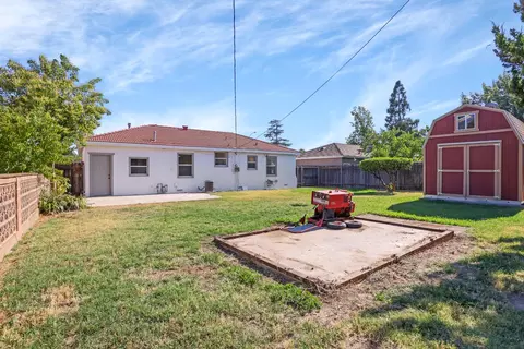 Exterior - 525 Eureka Ave, Lodi, CA 95240 photo 5 of 6