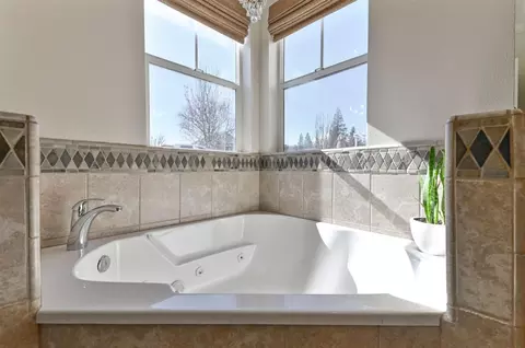 Bath - 105 Fieldstone Dr, Murphys, CA 95247 photo 7 of 10