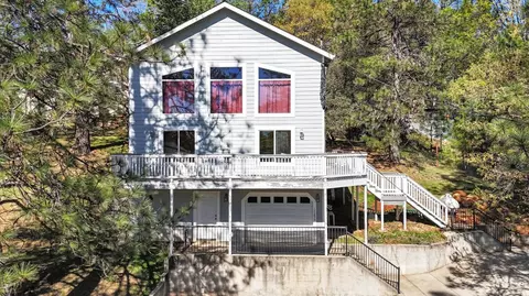 17296 Oscar Dr, Grass Valley, CA 95949