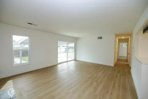 Living - 408 Ryan Ave, Modesto, CA 95350 photo 5 of 8
