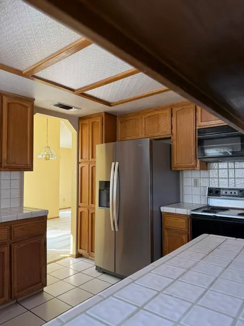 Kitchen - 2056 Elwin Way, Modesto, CA 95350 photo 3 of 5