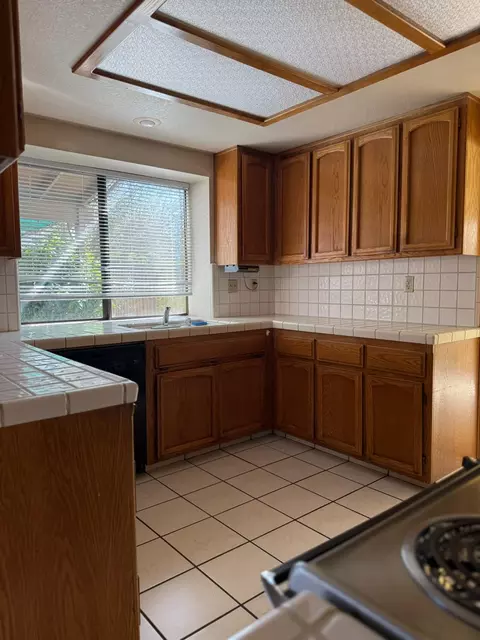 Kitchen - 2056 Elwin Way, Modesto, CA 95350 photo 2 of 5