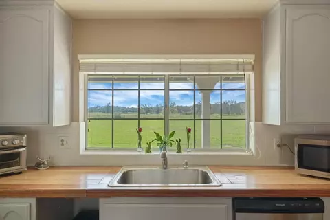 Kitchen - 236 Creekview Ln, Wallace, CA 95254 photo 3 of 5