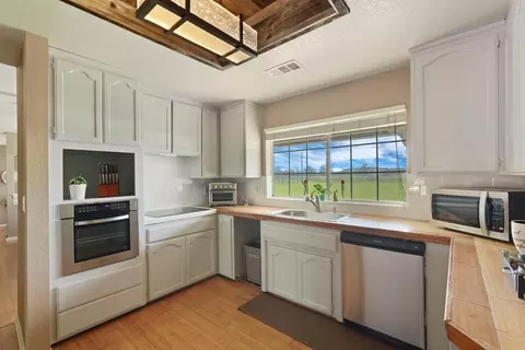 Kitchen - 236 Creekview Ln, Wallace, CA 95254 photo 2 of 5