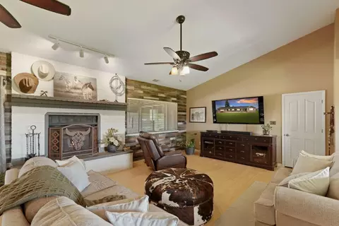 Living - 236 Creekview Ln, Wallace, CA 95254 photo 2 of 3