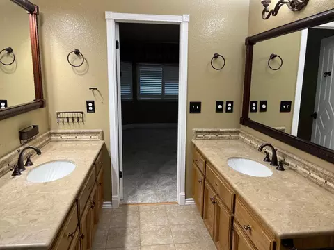 Bath - 3808 Cayman Ct, Antelope, CA 95843 photo 3 of 4