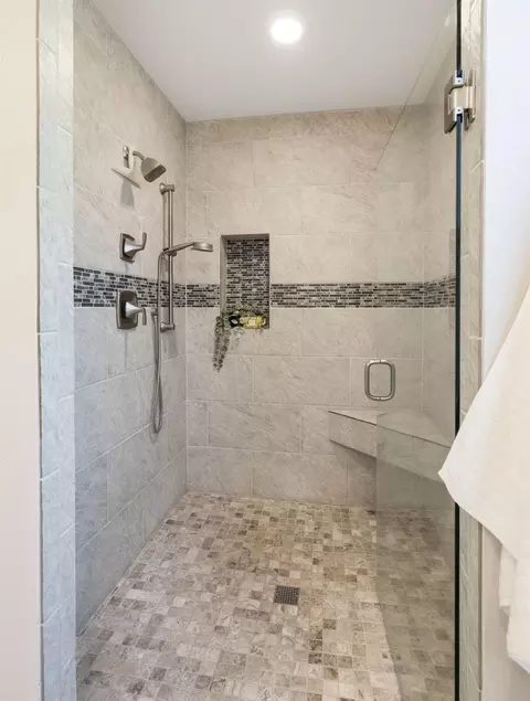Bath - 819 Falcon Ave, Davis, CA 95616 photo 6 of 7
