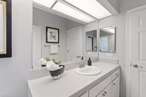 Bath - 819 Falcon Ave, Davis, CA 95616 photo 7 of 7