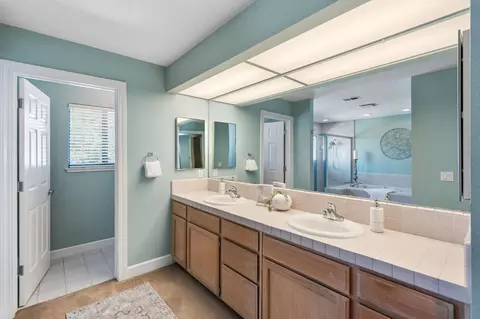 Bath - 819 Falcon Ave, Davis, CA 95616 photo 1 of 7