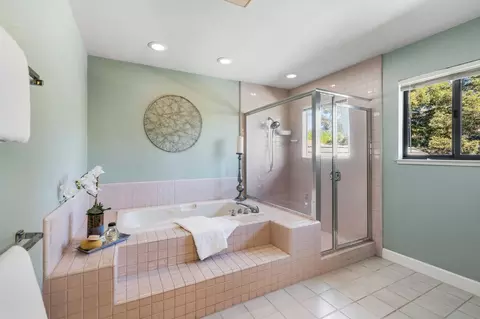 Bath - 819 Falcon Ave, Davis, CA 95616 photo 2 of 7