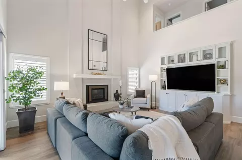Living - 819 Falcon Ave, Davis, CA 95616 photo 4 of 4
