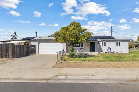 770 E St, Oakdale, CA 95361 photo 2