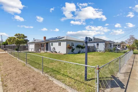 770 E St, Oakdale, CA 95361 photo 3
