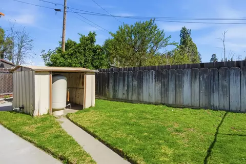 Exterior - 16590 S Austin Rd, Manteca, CA 95336 photo 6 of 11