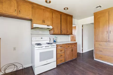 Kitchen - 16590 S Austin Rd, Manteca, CA 95336 photo 3 of 5