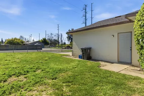 Exterior - 16590 S Austin Rd, Manteca, CA 95336 photo 8 of 11