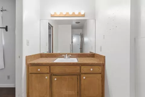 Bath - 16590 S Austin Rd, Manteca, CA 95336 photo 3 of 3