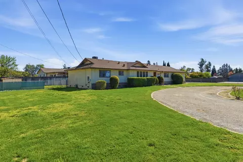 Exterior - 16590 S Austin Rd, Manteca, CA 95336 photo 2 of 11
