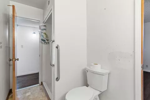 Bath - 16590 S Austin Rd, Manteca, CA 95336 photo 2 of 3