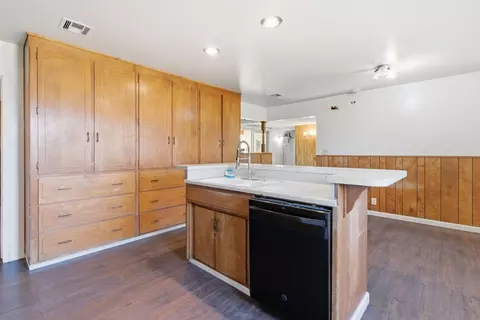 Kitchen - 16590 S Austin Rd, Manteca, CA 95336 photo 2 of 5