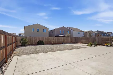 Exterior - 3108 Bridgestone Ln, Modesto, CA 95355 photo 4 of 6
