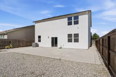 Exterior - 3108 Bridgestone Ln, Modesto, CA 95355 photo 5 of 6