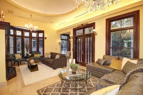 Living - 4434 Mapel Ln, Carmichael, CA 95608 photo 4 of 7