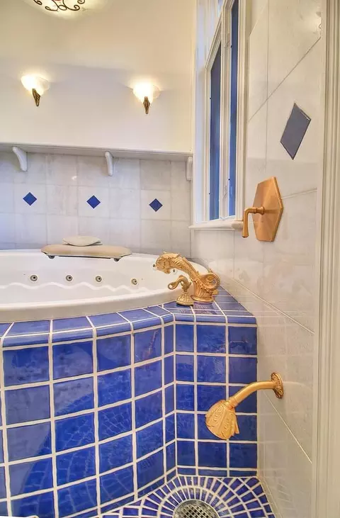 Bath - 4434 Mapel Ln, Carmichael, CA 95608 photo 6 of 8