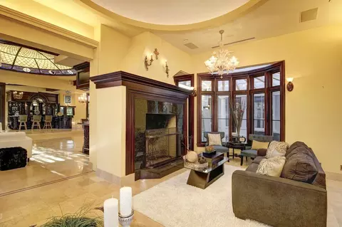 Living - 4434 Mapel Ln, Carmichael, CA 95608 photo 5 of 7
