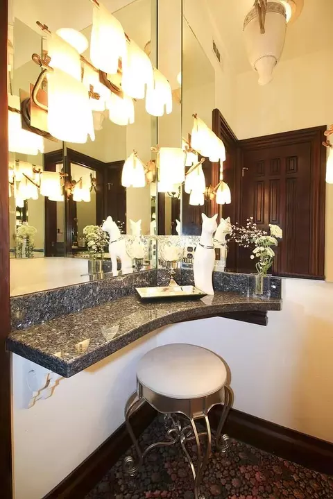 Bath - 4434 Mapel Ln, Carmichael, CA 95608 photo 2 of 8