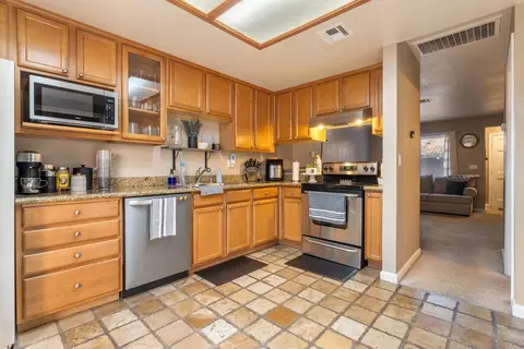 Kitchen - 4020 Elmo Loop #C, Modesto, CA 95356 photo 2 of 3