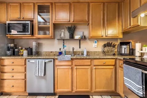 Kitchen - 4020 Elmo Loop #C, Modesto, CA 95356 photo 3 of 3