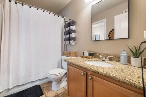 Bath - 4020 Elmo Loop #C, Modesto, CA 95356 photo 3 of 3