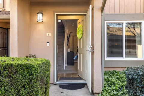 Entry Way - 4020 Elmo Loop #C, Modesto, CA 95356 photo 1 of 7