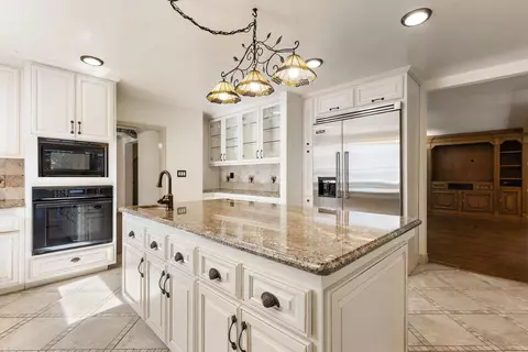 Kitchen - 2940 Garfield Ave, Carmichael, CA 95608 photo 3 of 6