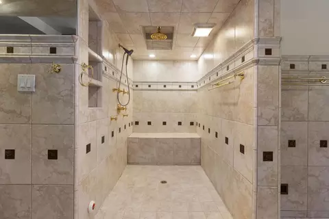 Bath - 2940 Garfield Ave, Carmichael, CA 95608 photo 6 of 9