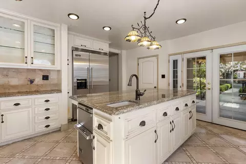 Kitchen - 2940 Garfield Ave, Carmichael, CA 95608 photo 4 of 6