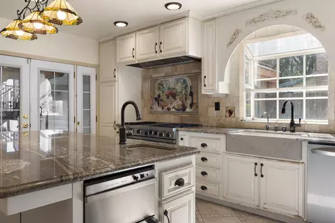 Kitchen - 2940 Garfield Ave, Carmichael, CA 95608 photo 5 of 6