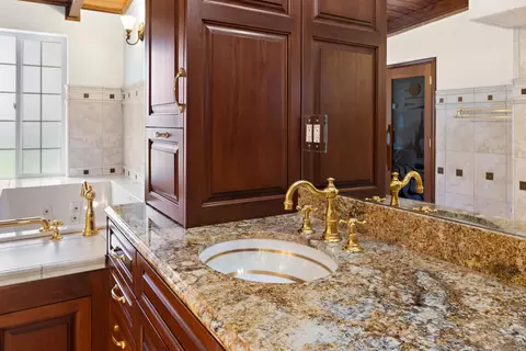 Bath - 2940 Garfield Ave, Carmichael, CA 95608 photo 5 of 9