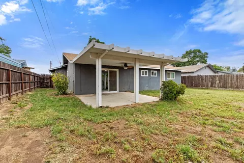 Exterior - 900 Snead Dr, Modesto, CA 95351 photo 3 of 4